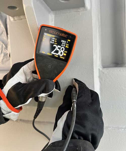 Mätinstrument i en hand